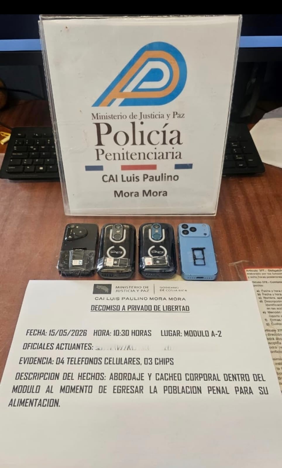 Estos eran los cuatro celulares que el reo tenía escondidos.