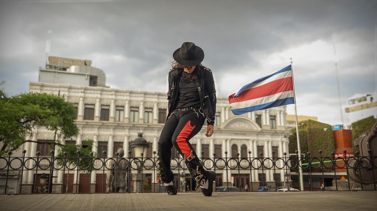 Bailarina Andreína Méndez e Yhan Calderón, imitador de Michael Jackson.