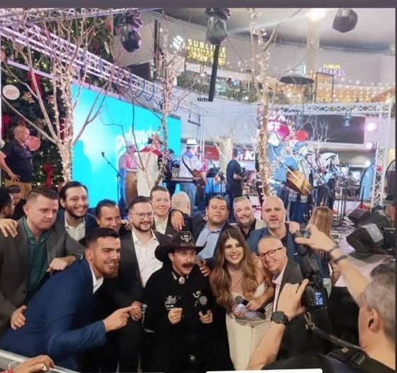 Elenco de Pelando el Ojo celebró su aniversario