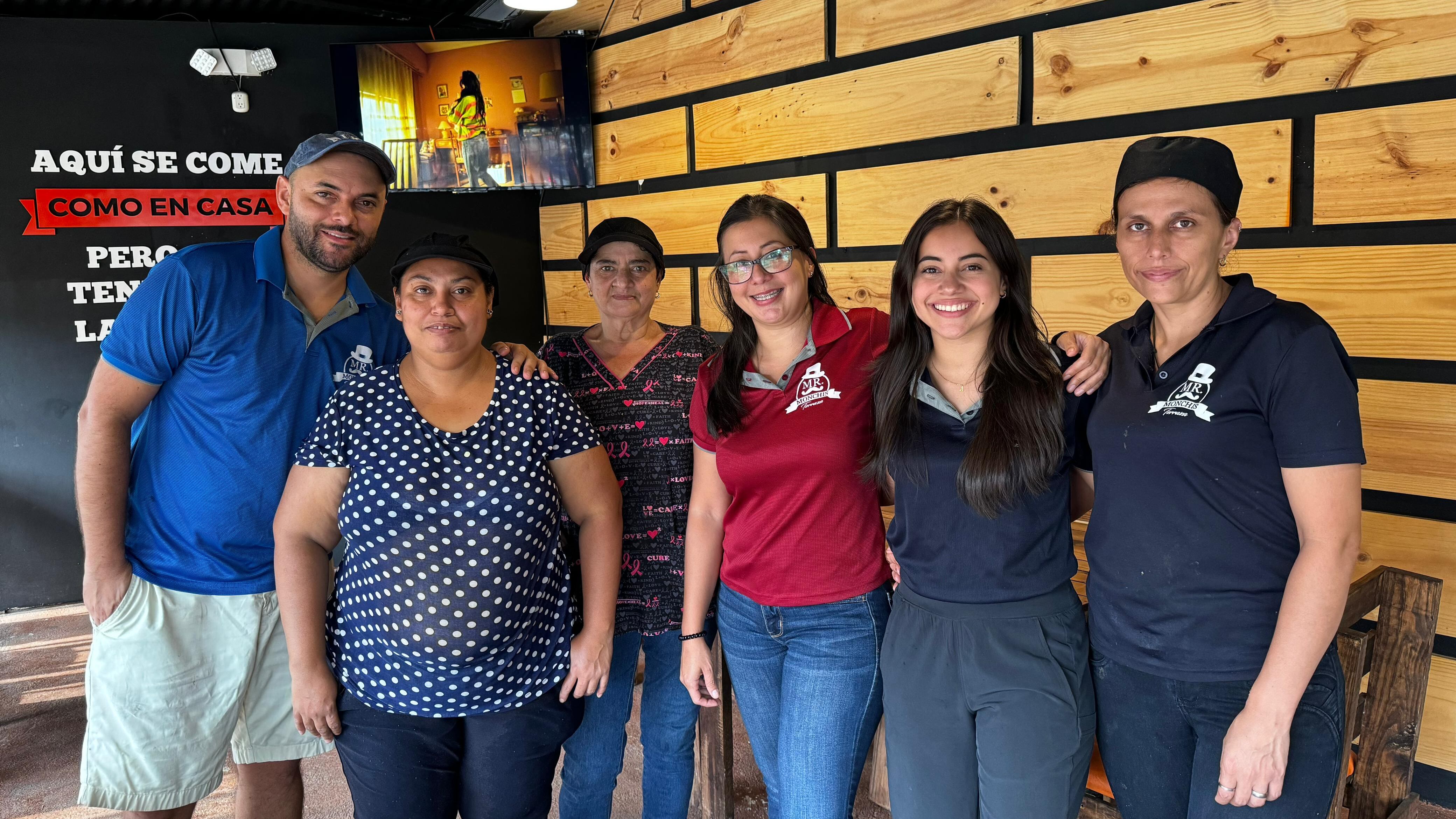 De izquierda a derecha: Carlos Bustos, Ericka Obando, Xinia Lobo, Andrea Alvarado, Arianna Bustos y Andrea Rivera. Foto: Yerlin Gómez.