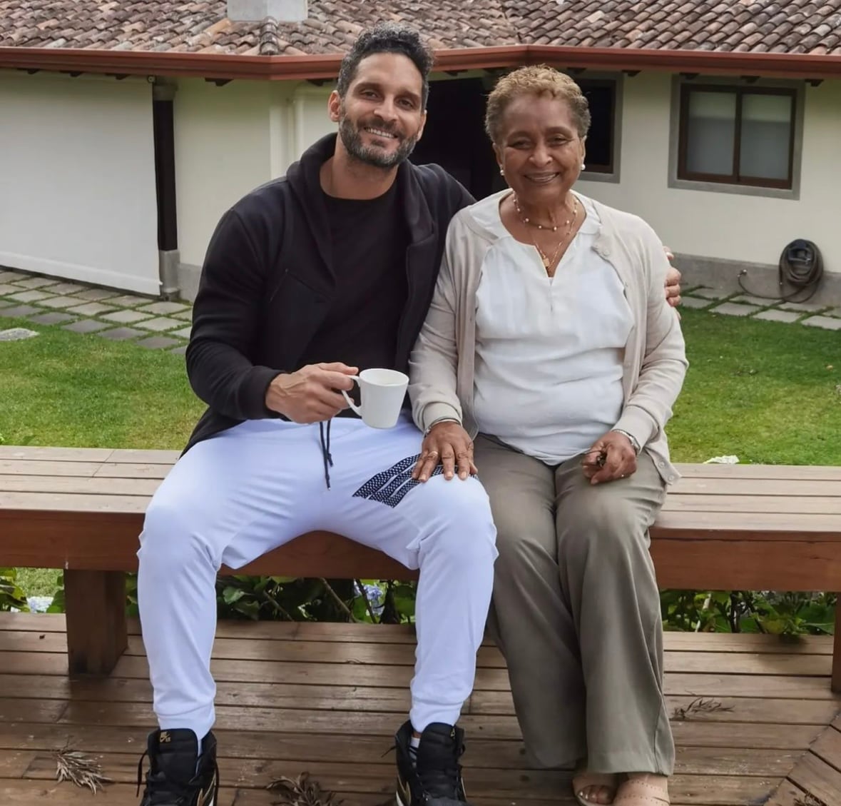 Bismark Méndez y madre