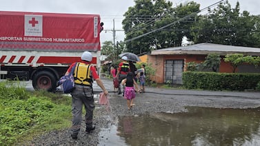 Inundación sacó a seis niños y cinco mujeres de sus hogares en una de las zonas más afectadas