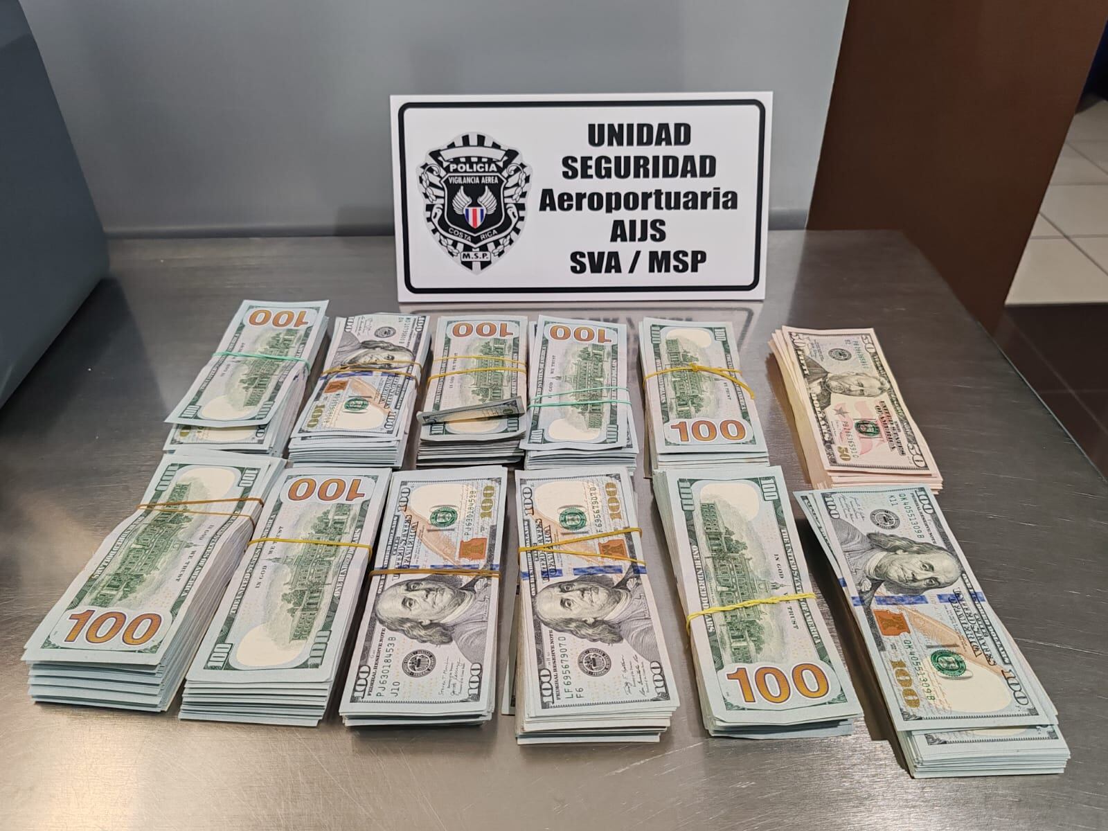 Coreana llevaba una millonaria suma en su equipaje