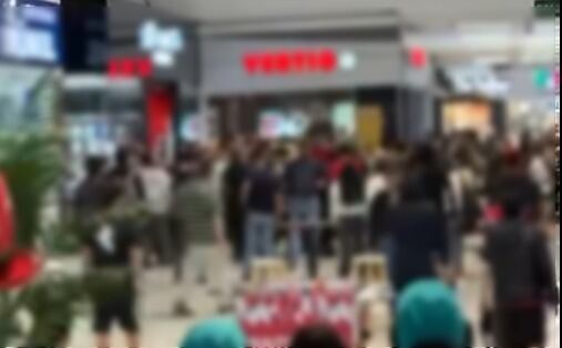 Los hechos ocurrieron dentro de Multicentro en Desamparados. Foto Facebook.