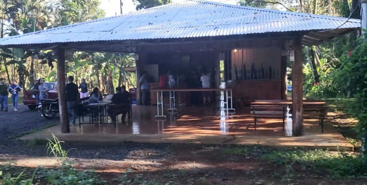 Asaltantes asesinan a dueño de bar y ayudante en San Carlos. Foto Edgar Chinchilla.