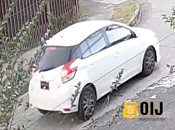 El vehículo de los sospechosos es ligado con al menos 17 causas de asalto. Foto OIJ.