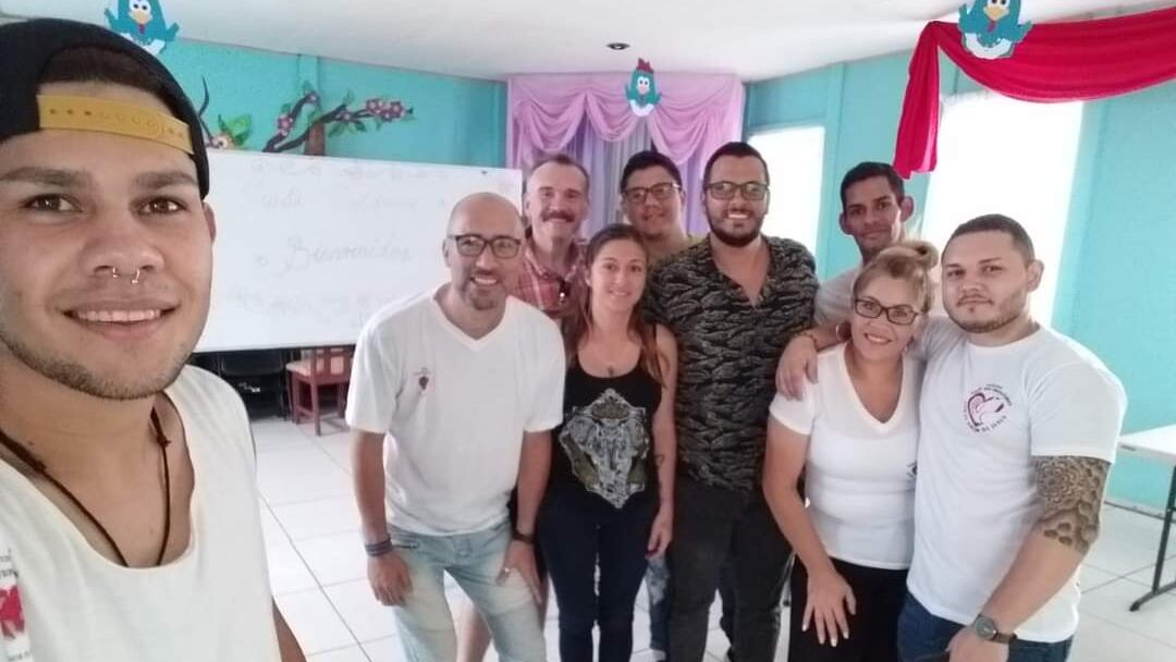 Ministerio Amor Sin Fronteras abrió sus puertas hace 6 años para que los miembros de la comunidad LGTBIQ encuentren un espacio para adorar a Dios.