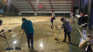 Evacuan a estudiantes y profesores de escuela debido a las fuertes lluvias