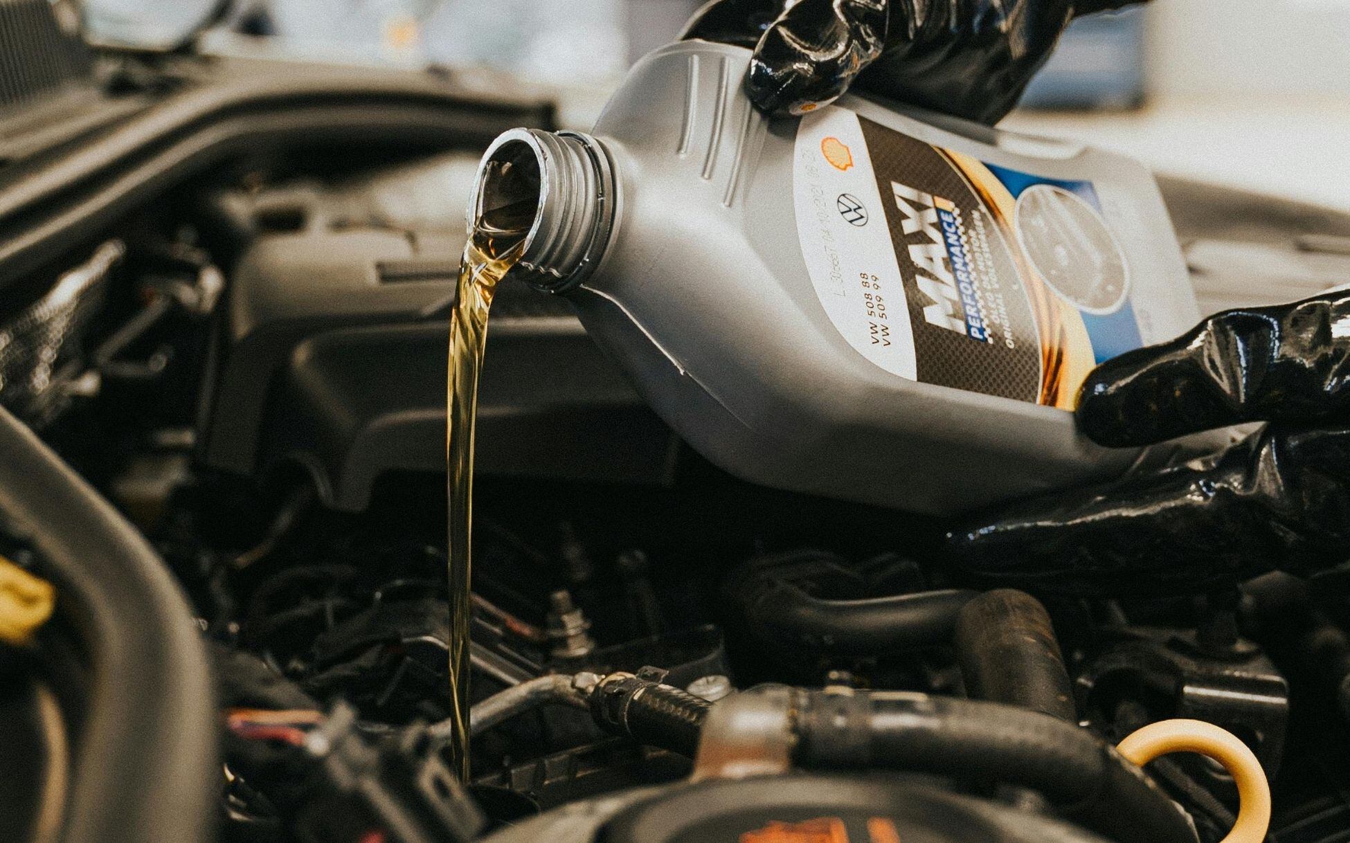 El cambio de aceite es una de las prácticas más importantes para conservar su carrito en el mejor estado posible. Foto: Daniel Andraski/ Pexels