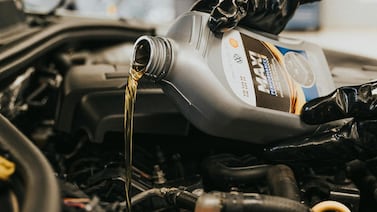 ¿Sabe cuándo hacerle el cambio de aceite a su carro? Siga estos consejos