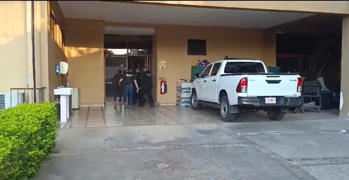 Allanamiento manos abiertas