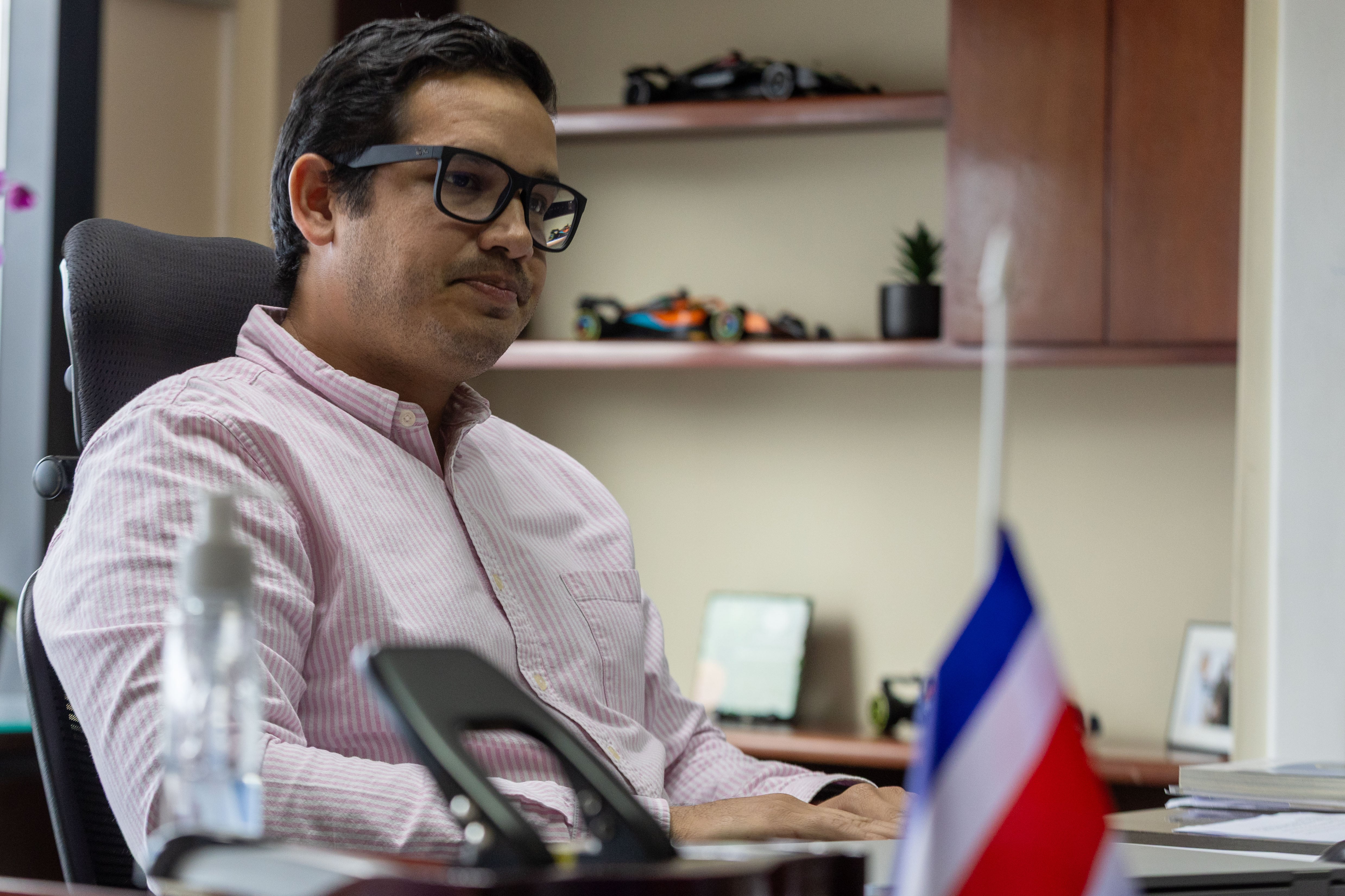 Entrevista a Viceministro de Hacienda Víctor Carvajal