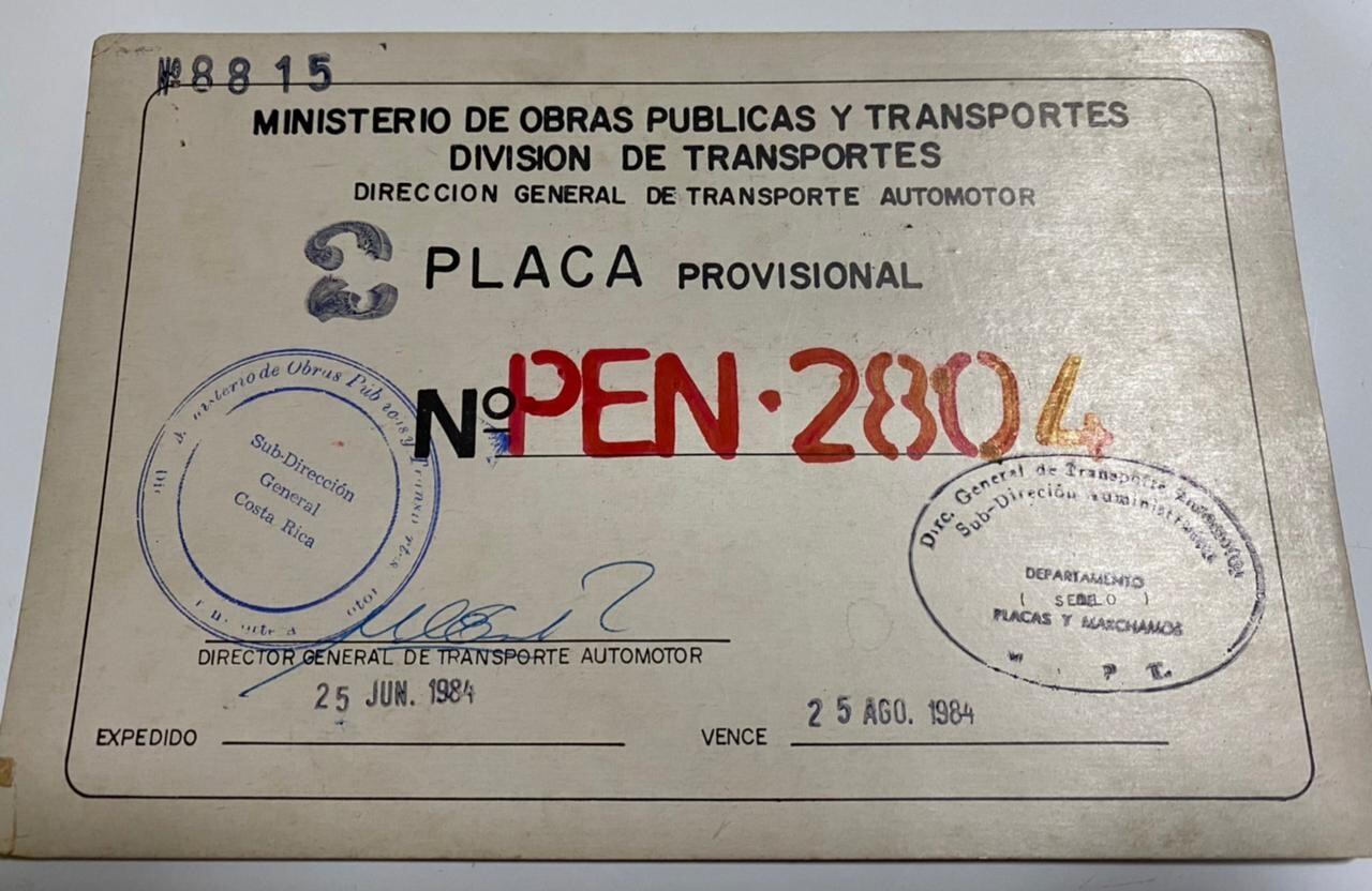 Wagner Campos es el dueño del mercedes 1983. Cortesía.