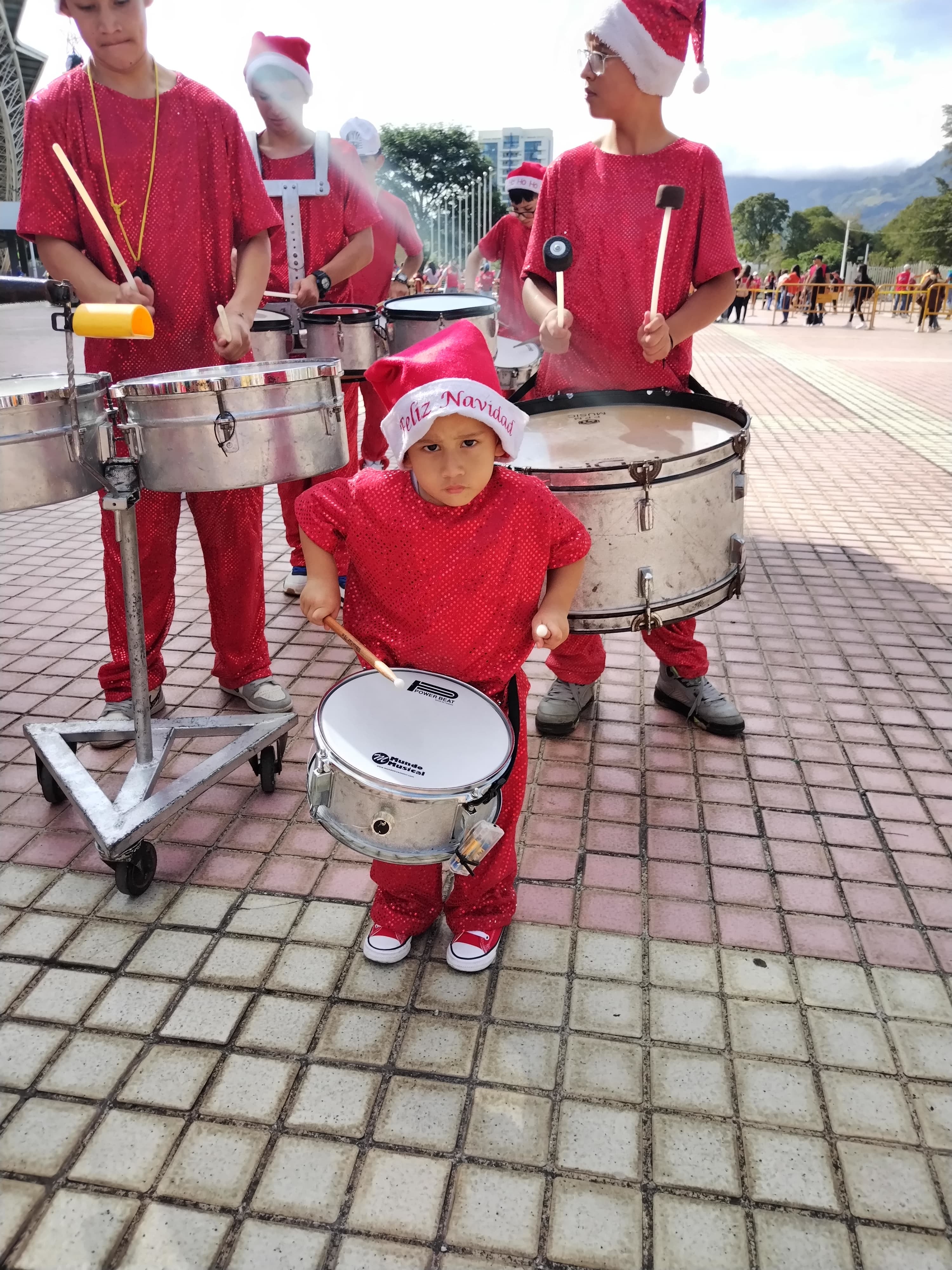 Desde las 8 de la mañana y hasta pasaditas las 3 de la tarde el Estadio Nacional en La Sabana recibió a 35 mil pequeñitos de diferentes partes del país en la 24 Fiesta Nacional de Navidad ¡Jesús: a tus niños los cuida tu iglesia” 2024