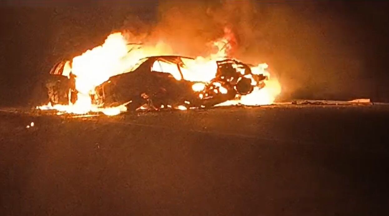 Dos personas mueren en carro quemado tras triple choque en Guanacaste. Foto cortesía.