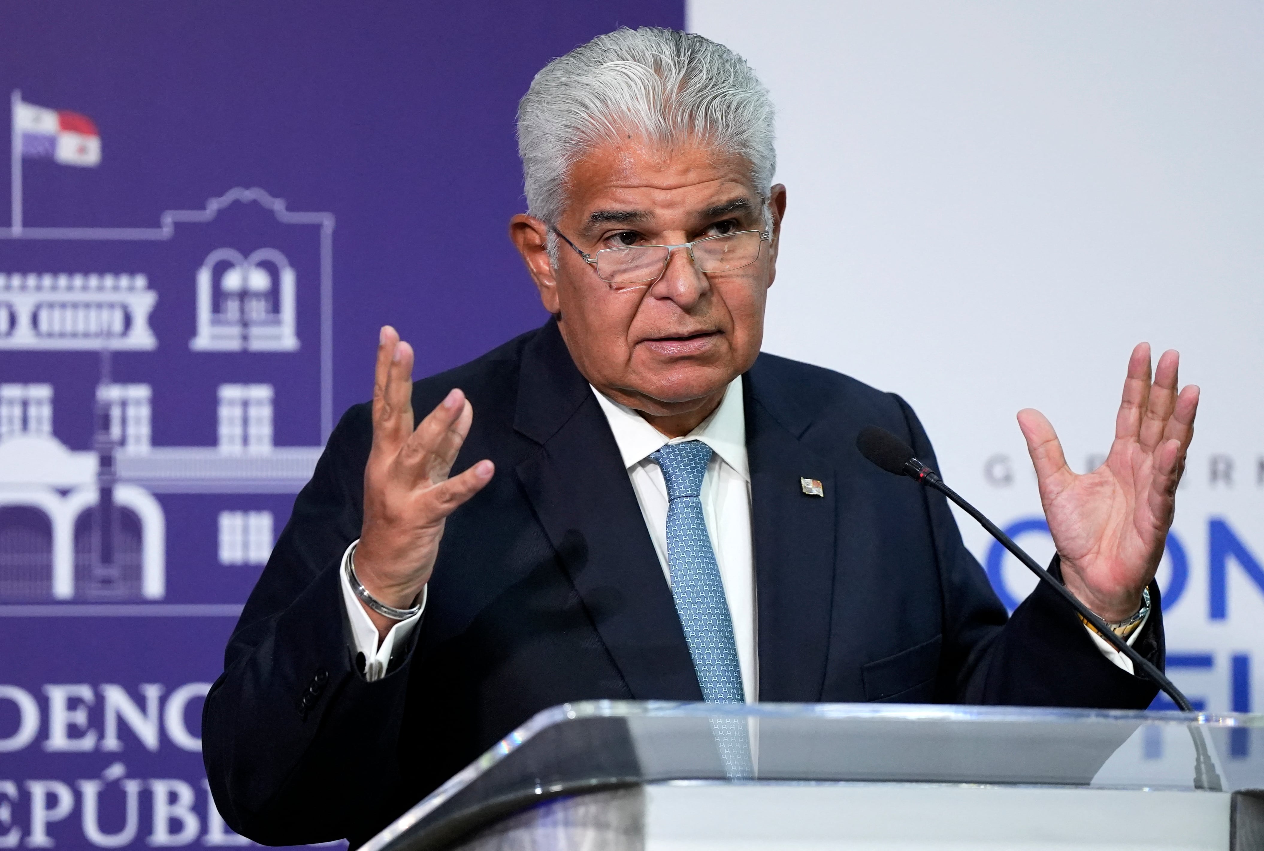 El presidente de Panamá, José Raúl Mulino, habla durante una conferencia de prensa después de una reunión con el secretario de Estado de Estados Unidos, Marco Rubio en el palacio presidencial en la ciudad de Panamá.