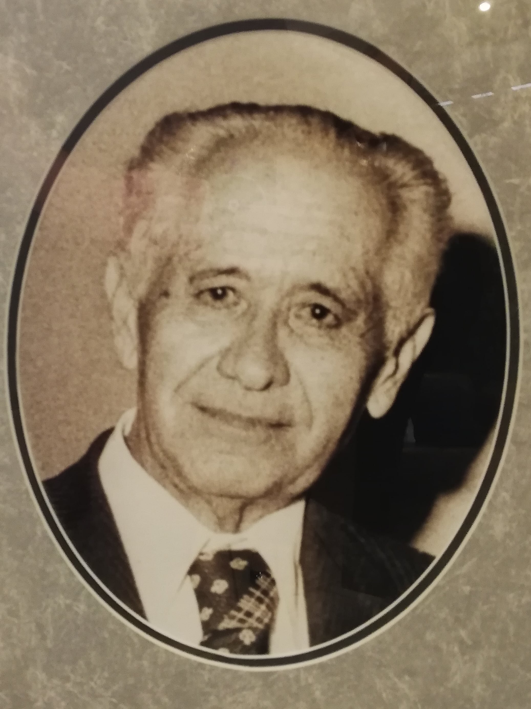 En 1951 el ungüento balsámico, Zepol, se comenzó a envasar industrialmente, sin embargo, el farmacéutico venezolano, Luis Alejandro López, lo inventó desde 1926, o sea, que para el 2021, cumple 95 de haberse creado