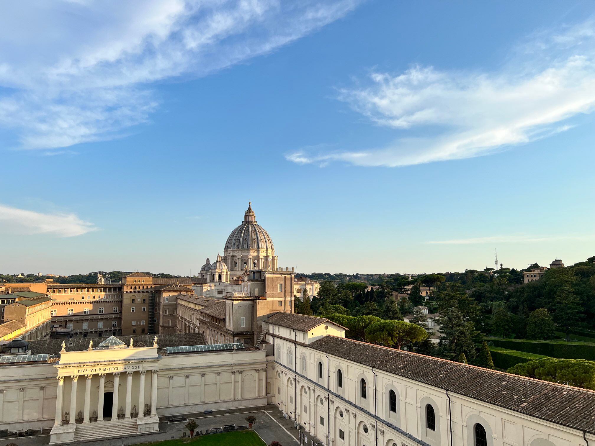 En este mes de julio la mega estrella de Hollywood, Russell Crowe, quien se ganó un Oscar con la película Gladiador, visitó la Capilla Sixtina en Italia junto a su familia