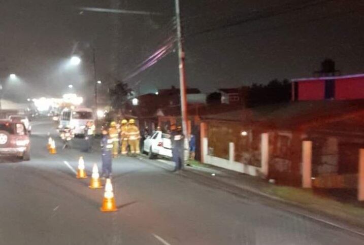 Los tres heridos fueron llevados de emergencia al hospital Max Peralta de Cartago. Foto cortesía.