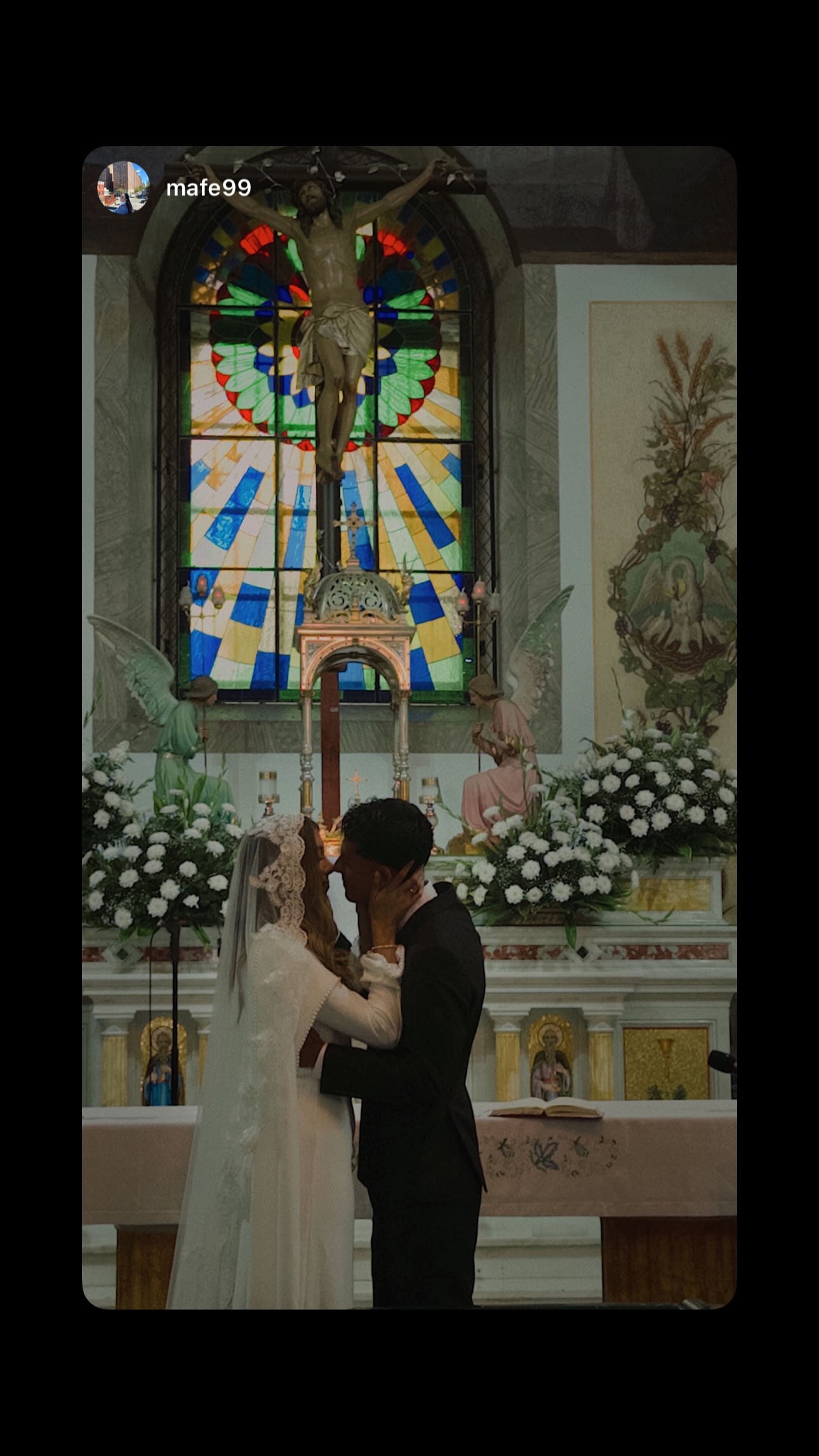 Álvaro Zamora disfrutó de su boda junto a su esposa, Mariel Flores.su esposa