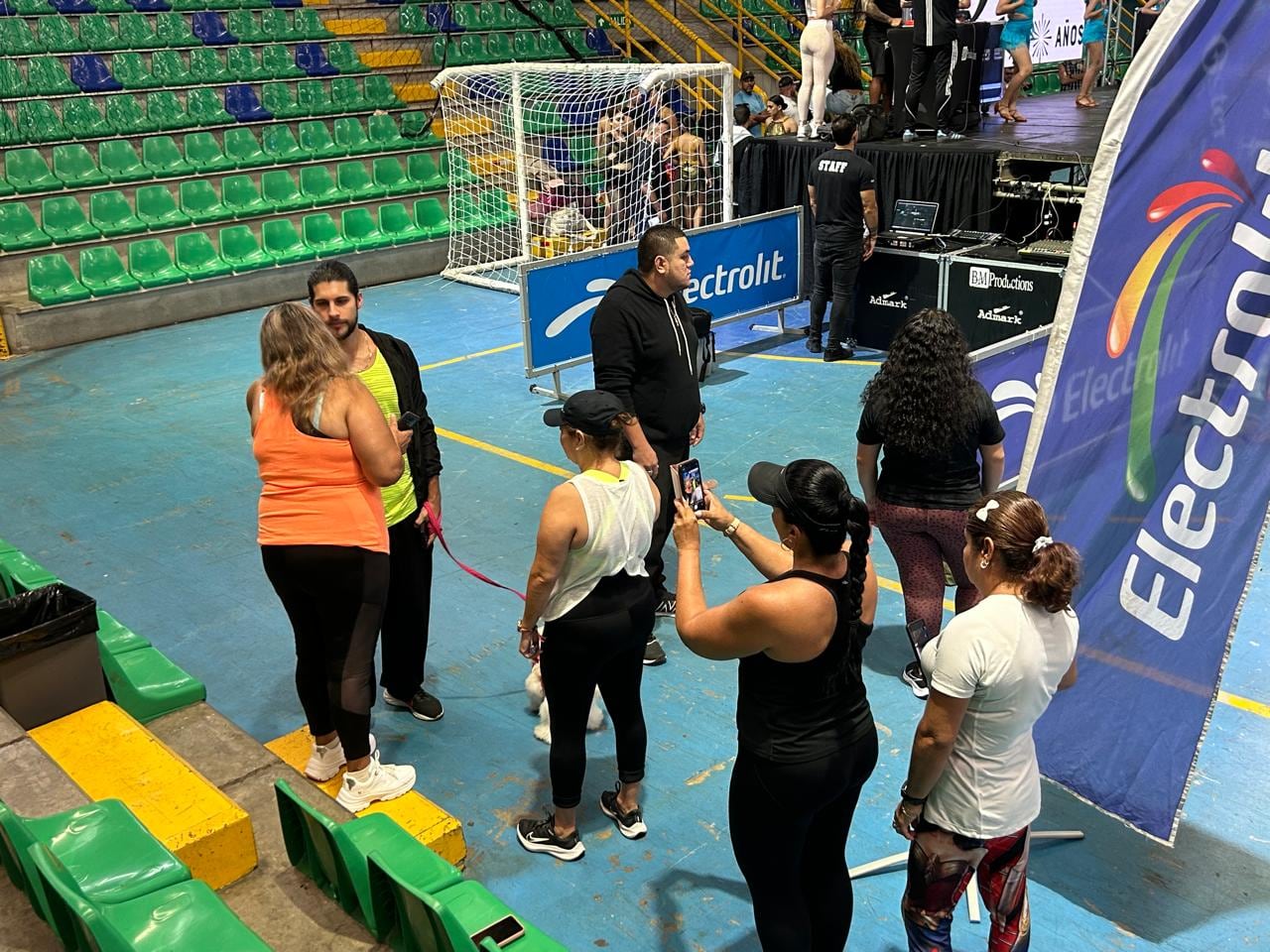 César Abarca fue una de las sensaciones en la clase de zumba de Toni Costa.