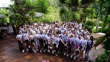 Video: Miss Jamaica, Gabrielle Henry, sufre aparatosa caída en Miss Universo y es trasladada en camilla