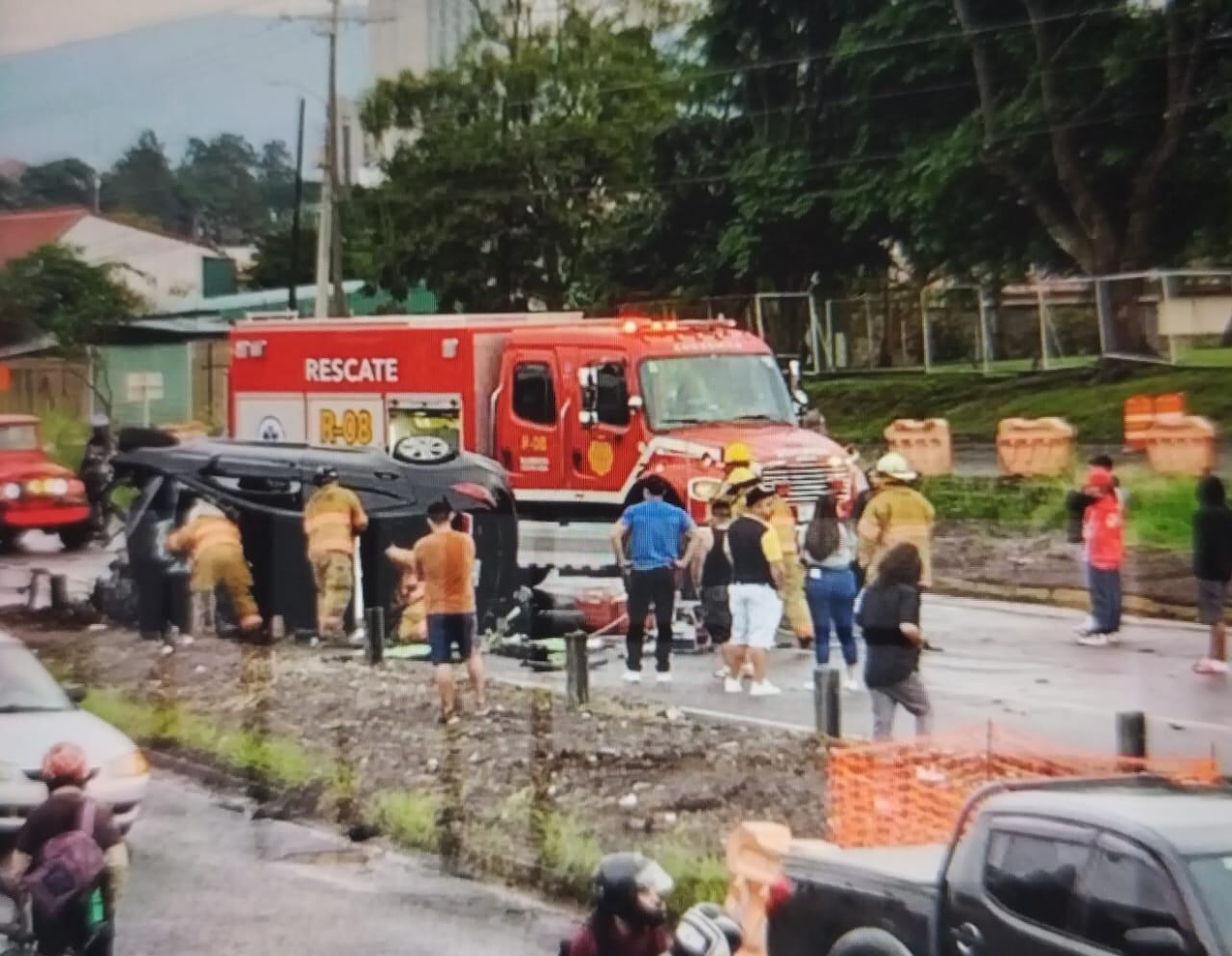 El carro quedó completamente despedazado en el accidente. Foto Agencia Nacional de Información.