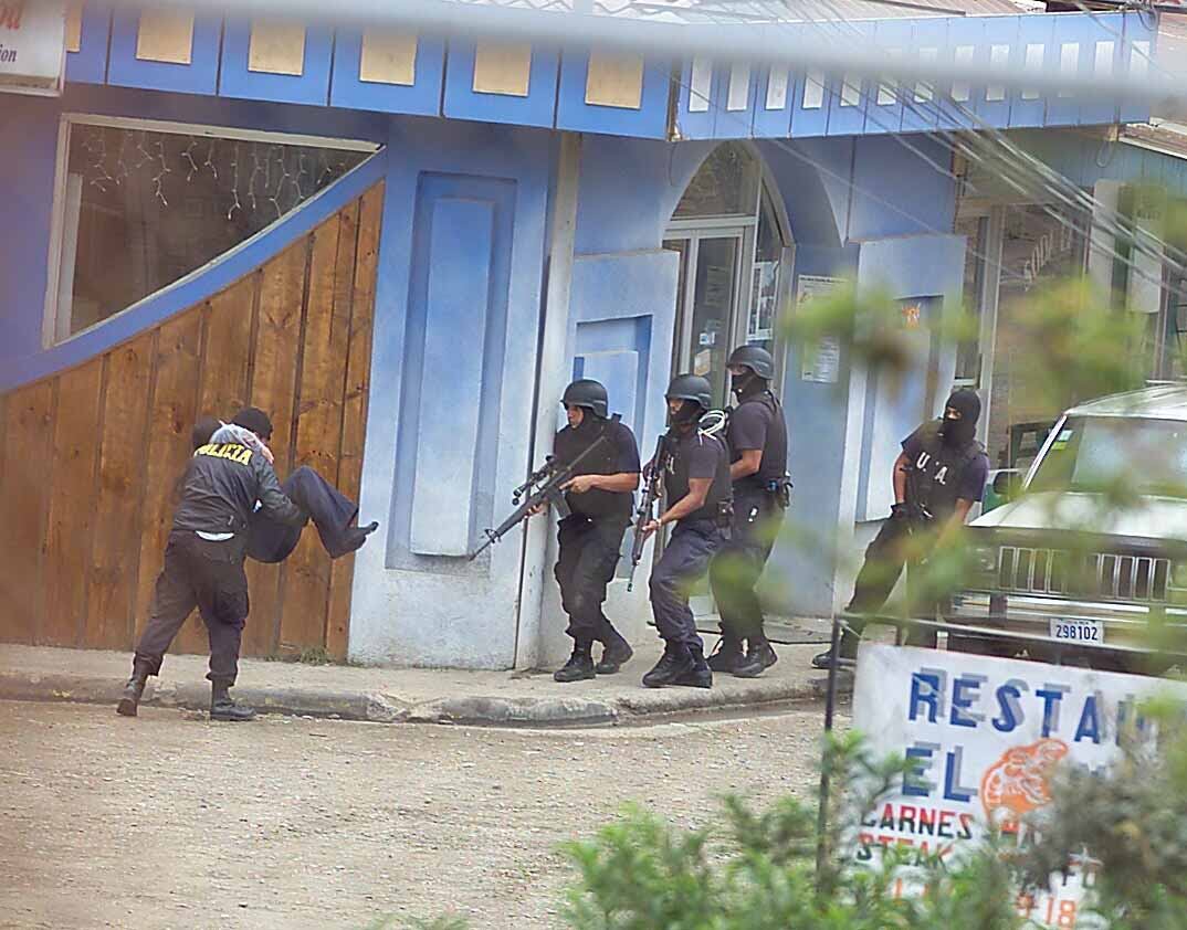 Intento de asalto al Banco Nacional de Santa Elena de Monteverde. Foto Archivo.