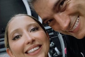 Tapón sorprende a Lucía Jiménez con este regalo en su primer ensayo para Mira quién baila