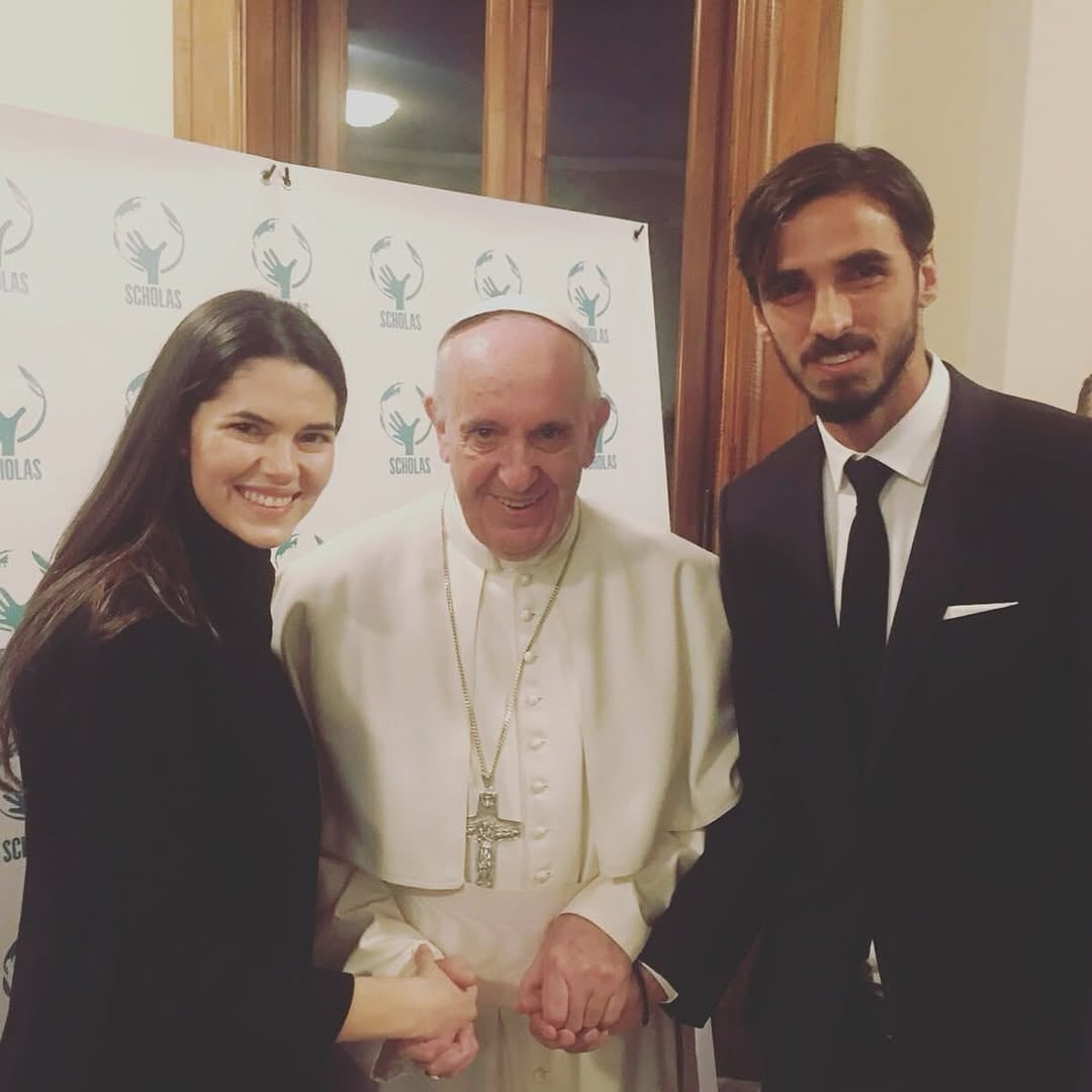 Bryan Ruiz provocó reacciones al compartir un recuerdo que atesora del papa Francisco.