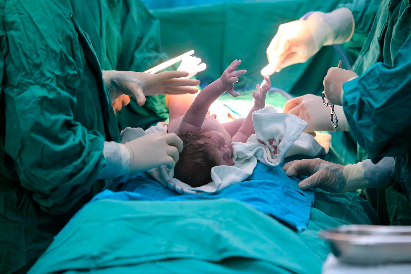 El niño Ethan Jesús nació por cesárea a las 9:27 p.m. y es el primer hijo de Madeline Alvarado Calvo y Reinier Brenes Calvo.