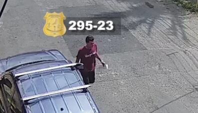 Este hombre es sospechoso de abusar sexualmente a un menor de edad en Desamparados, el OIJ pide ayuda para localizarlo. Foto: OIJ