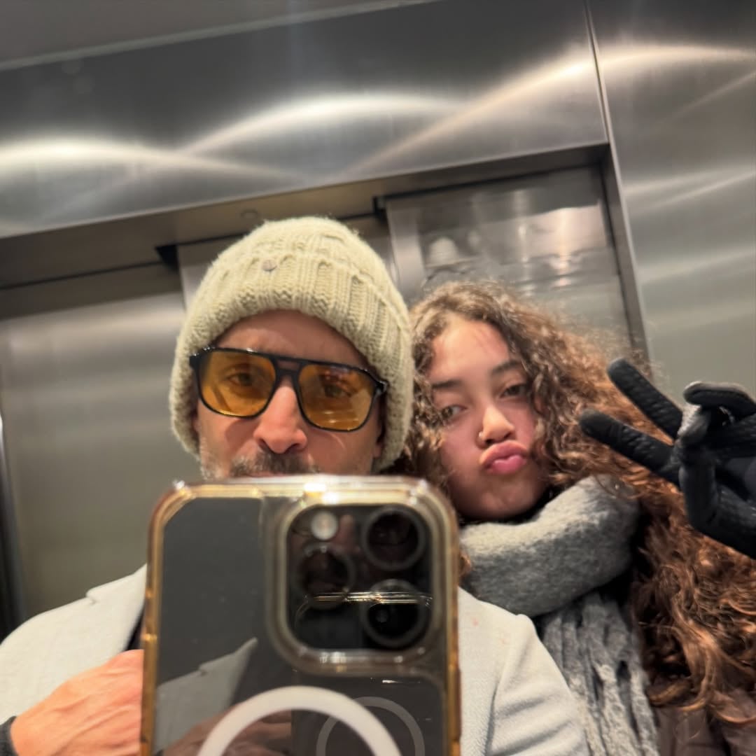 Bismarck Méndez, presentador de De boca en boca, junto a su hija Luciana.