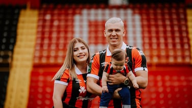 La conmovedora despedida de Carlos Mora de Alajuelense que casi llega hasta las lágrimas