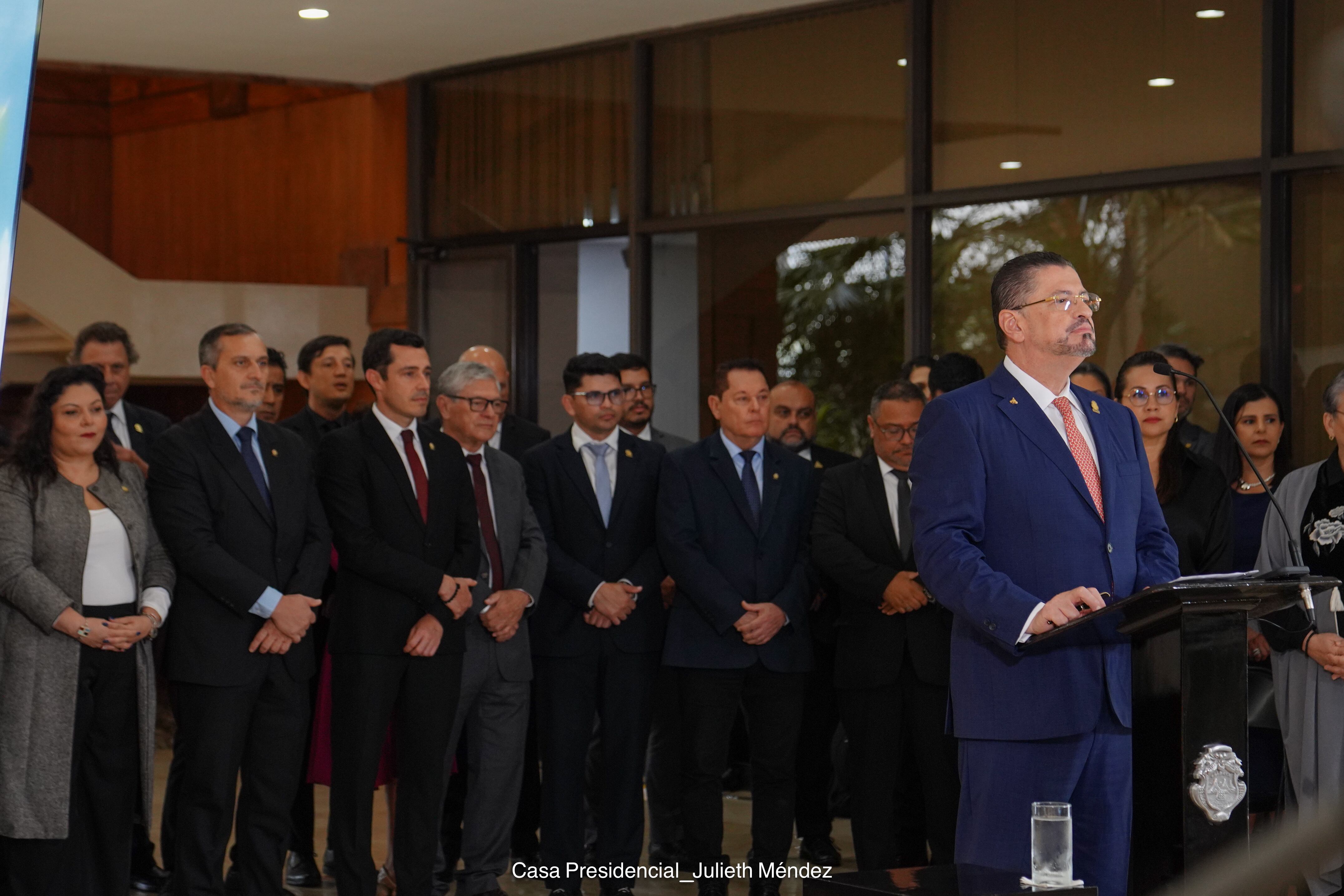 Gabinete del gobierno de Rodrigo Chaves, en conferencia de prensa sobre la detención de Marte Esquivel. Foto: Casa Presidencial