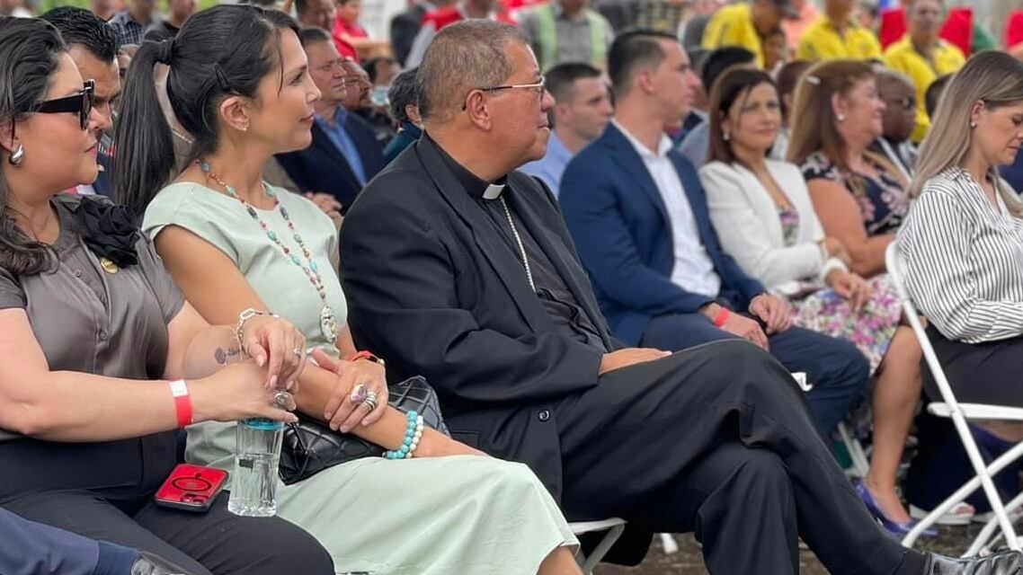 El padre Sergio Valverde de Obras del Espíritu Santo ogró lo que ni un acto oficial municipal pudo hacer: juntar en un mismo lugar al actual alcalde josefino, Diego Miranda, con el exalcalde Johnny Araya.