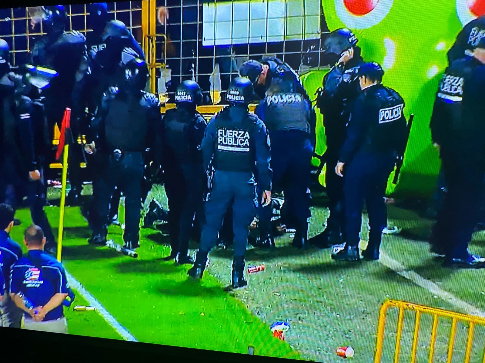 Altercado en la final entre la Liga y Herediano. Imagen Futv