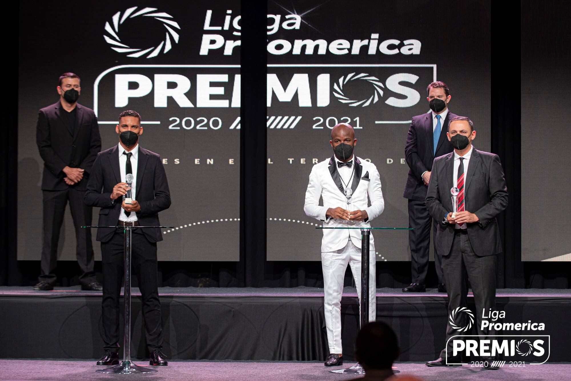 Javon East en la entrega de los premios de la Unafut. Facebook.