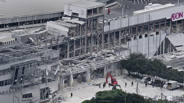 Buscan sobrevivientes tras sismo que mató al menos a 13 personas en Japón