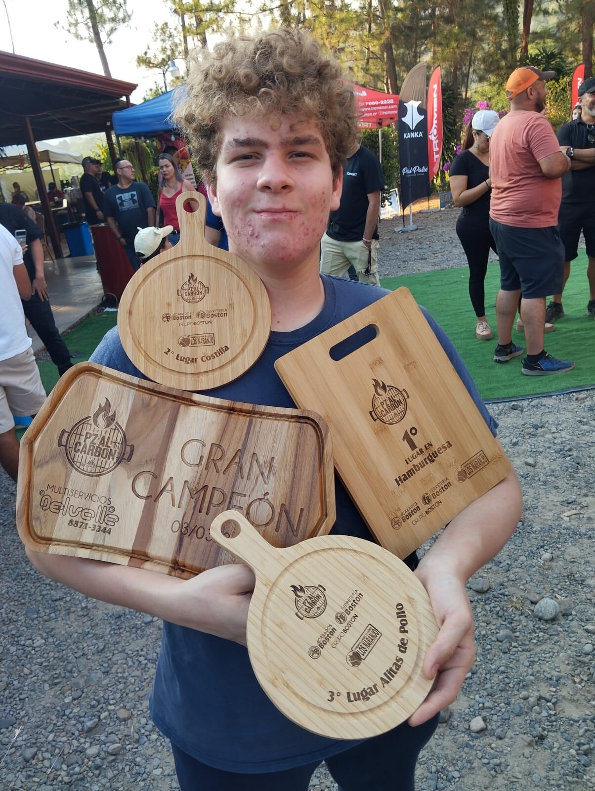 En Sabanilla de Montes de Oca hay un muchacho que desde muy joven decidió que quería ser su propio jefe y forjarse un futuro a puro esfuerzo. Fabián Sánchez Girón, de apenas 17 años, tiene un negocio de condimentos y sales gourmet llamado Spicylabcr, un sueño que comenzó a los 15 y que ha ido creciendo con el tiempo.