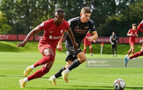 Elian Quesada, Arsenal, sub21 contra Liverpool