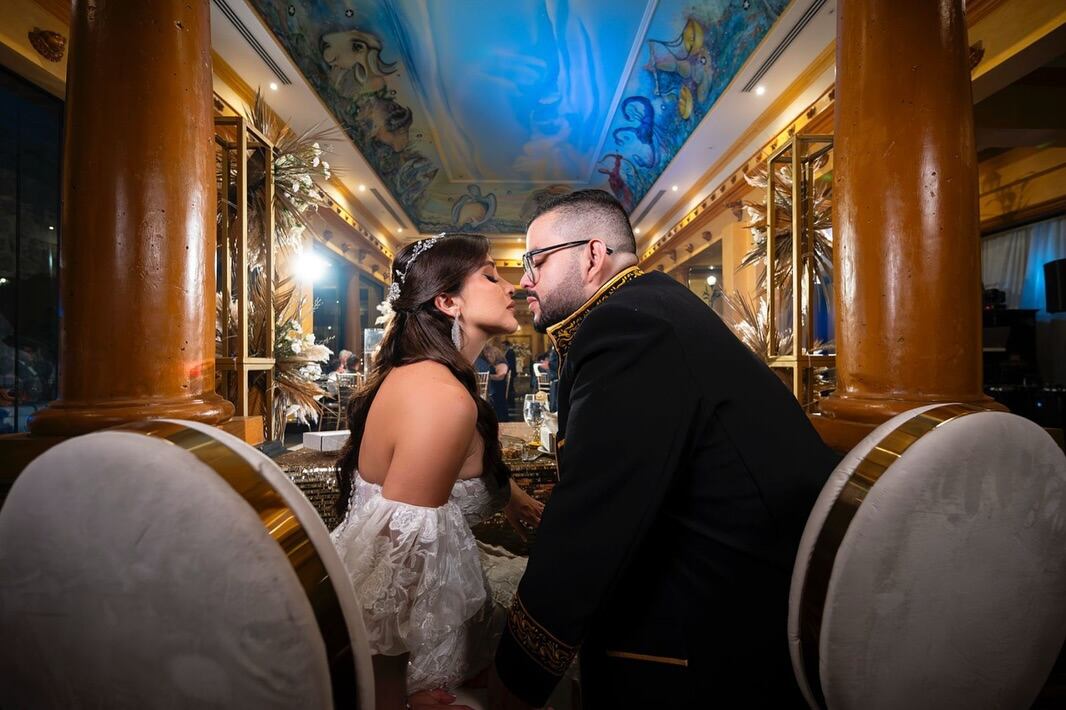 El periodista Jonathan Villarreal, exesposo de Thais Alfaro, volvió a dar el “sí acepto”, según anunció él mismo con varias fotos que compartió en redes de su lujosa y elegante boda.