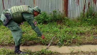 Mujer cortó con un machete a un Policía de Fronteras para defender al esposo