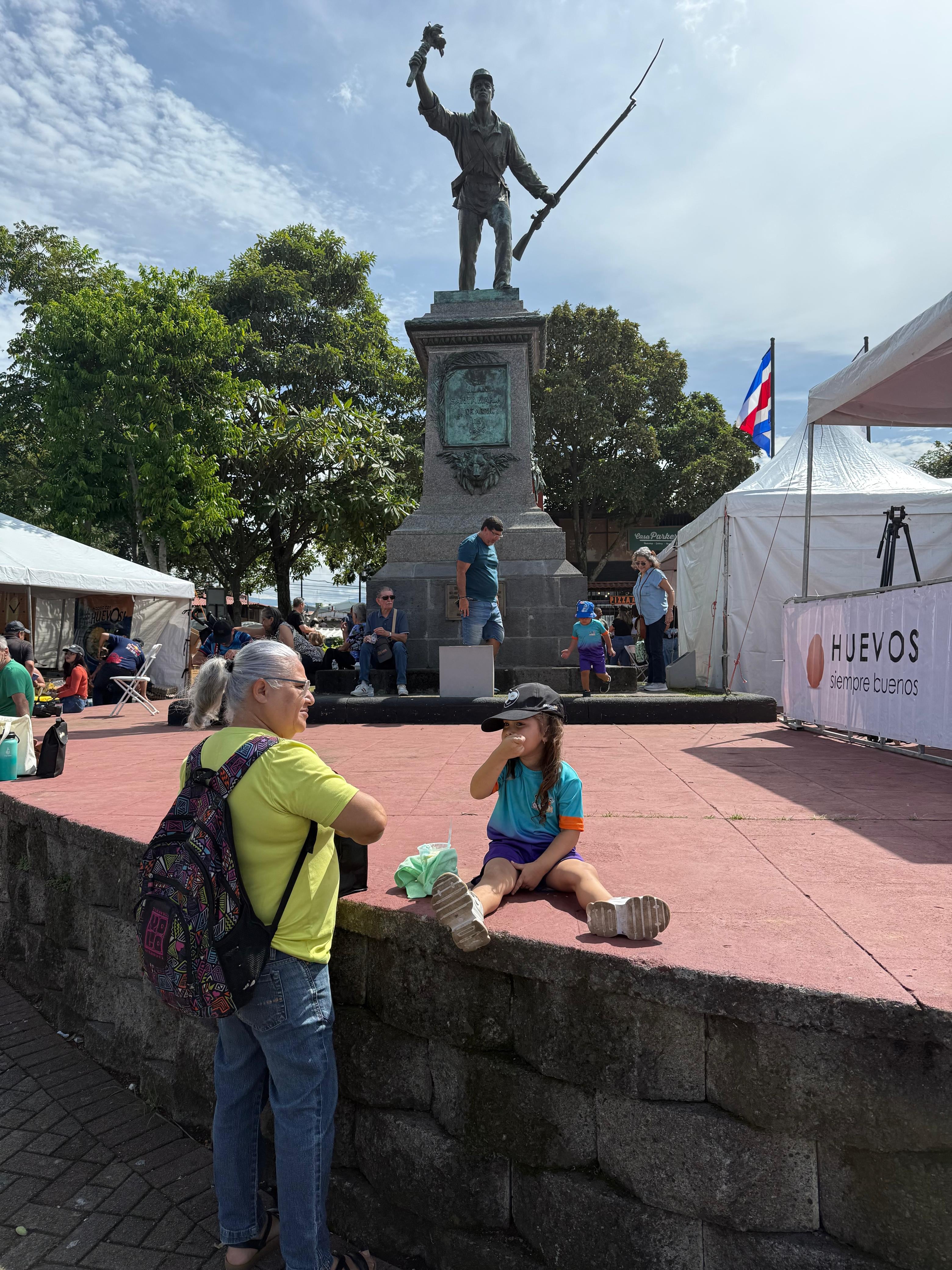 El Día Mundial del Huevo 2026 se celebró el viernes 9 de octubre, de 7:30 a. m. a 11:00 a. m., en el Parque Juan Santamaría, en Alajuela. Se repartieron más de 3.000 desayunos gratuitos, con los huevos como protagonistas.
