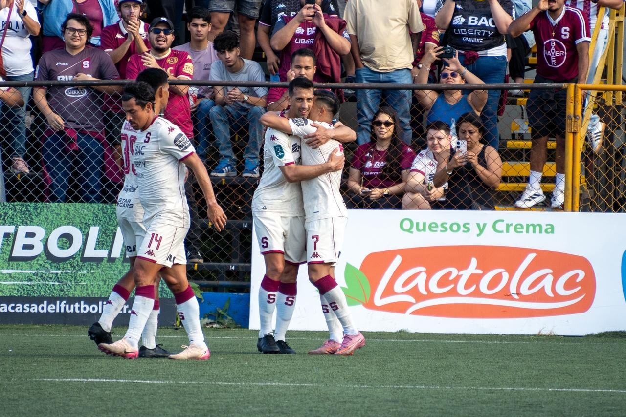 Bancy Hernández se fue de doblete con Saprissa ante Guadalupe.