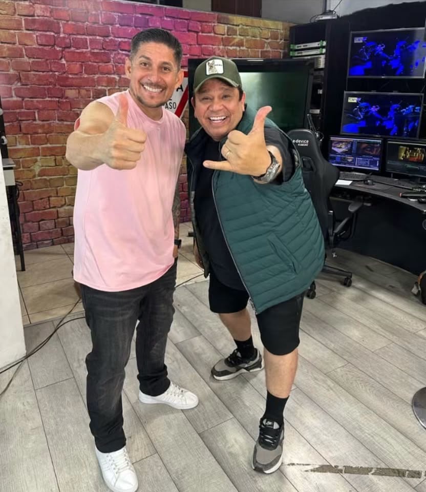 Tigre Tony junto a Mario Palacios y Carlos Lewis, expresentadores de VM Latino.