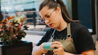 Creció en los cafetales y el café le enseñó una de las lecciones más importantes de su vida