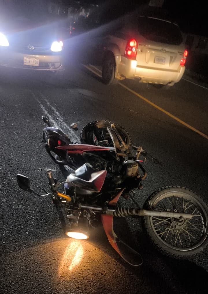 Accidente entre vehículo y motocicleta deja un saldo de dos fallecidos en Daytonia, en el cantón de Talamanca, Limón