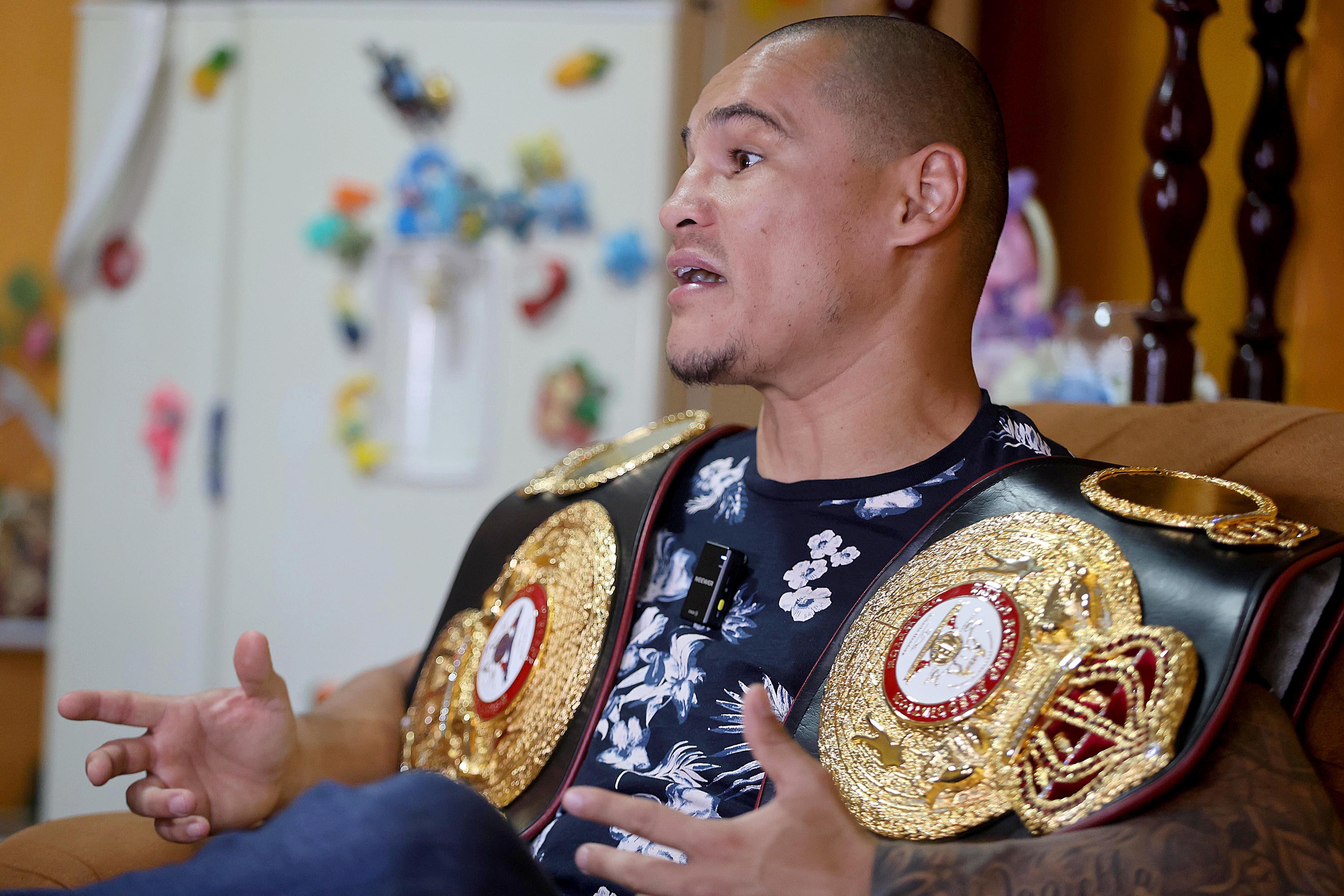 25/04/2024 Cartago. David “Medallita” Jiménez, quien recientemente se proclamó en Campeón Mundial Interino Supermosca (115 libras) de la Asociación Mundial de Boxeo (AMB) se reunió con su familia en la casa de sus padres y habló de su carrera, sacrificios y logros, y de su futuro como boxeador profesional. Foto: Rafael Pacheco Granados