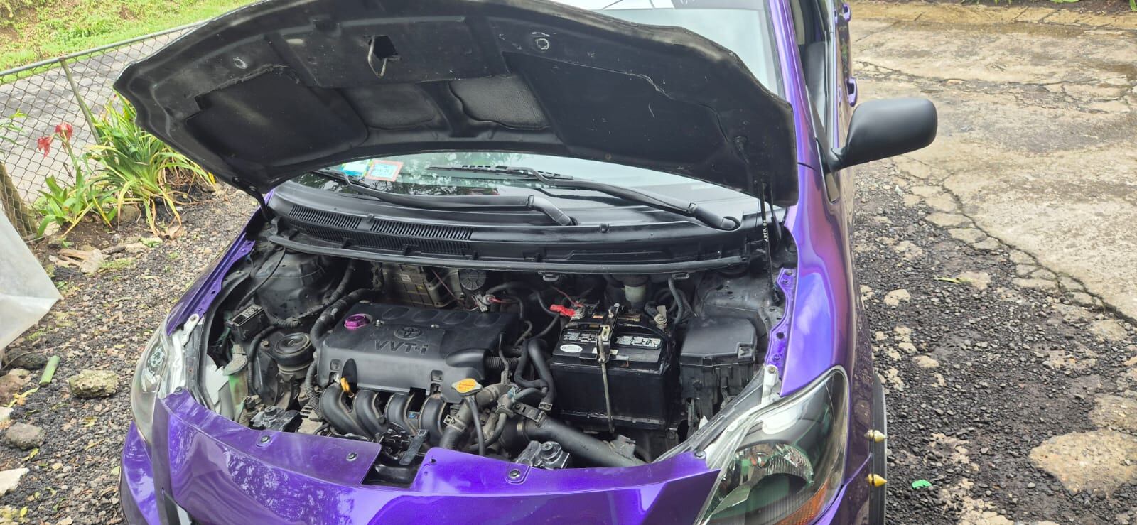 Yaris 2007, David Morales, morado intenso, chuzo de la semana